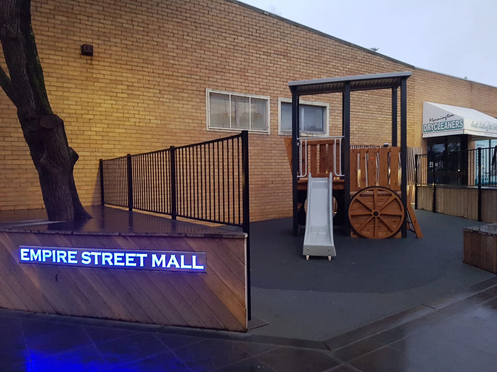 Empire Street Mall